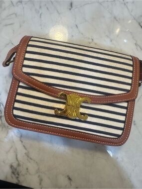 Perfect for the 4th! Triumphe bag